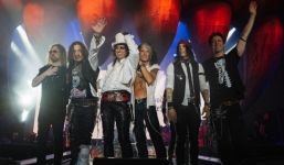 Bandfoto der Hollywood Vampires aus dem Jahr 2023 von Aaron Perry (bereitgestellt von EarMusic).