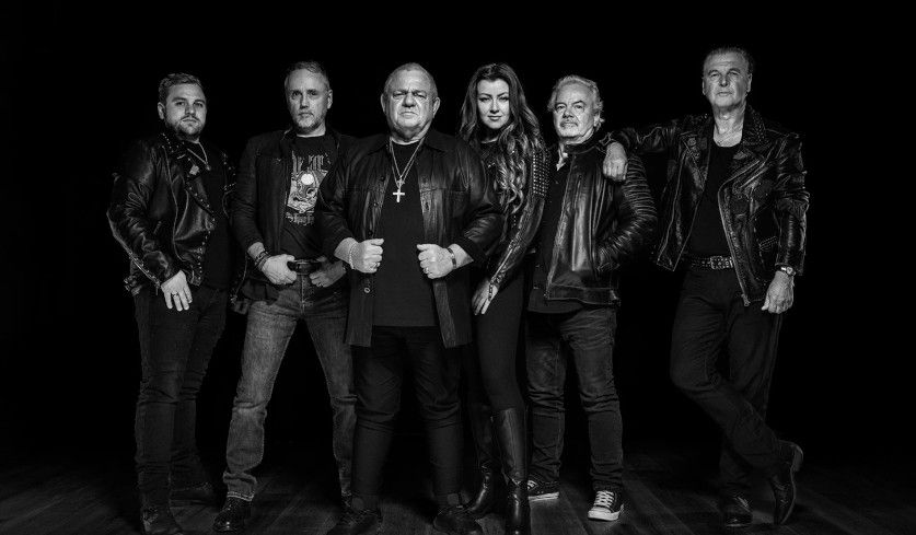Bandfoto von Dirkschneider And The Old Gang aus dem Jahr 2025 von Eddi Bachmann (bereitgestellt von Reigning Phoenix Music).