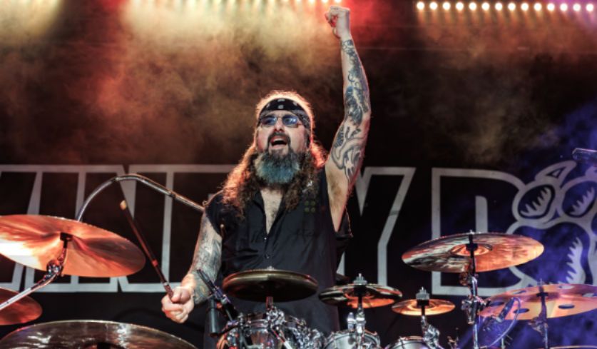 Foto von Mike Portnoy mit den Winery Dogs 2023