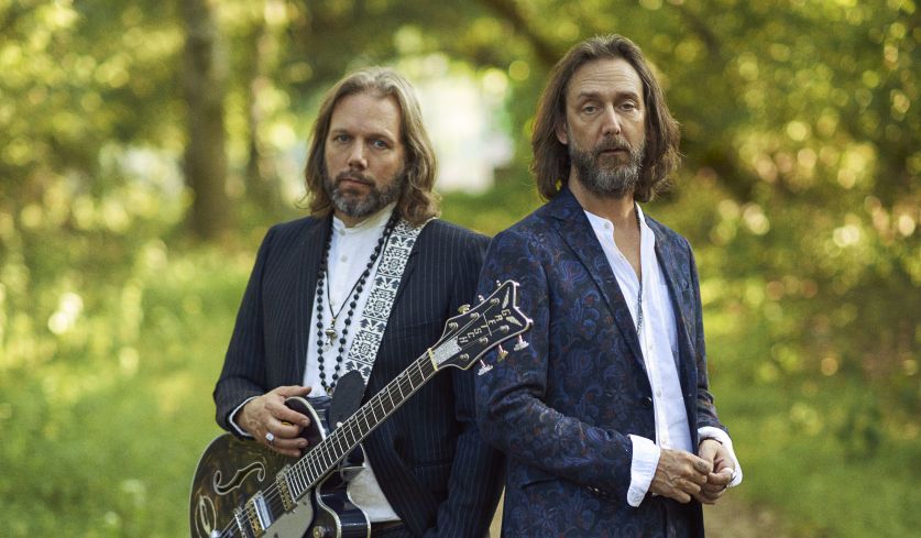 Foto von Chris und Rich Robinson von den Black Crowes aus dem Jahr 2019.