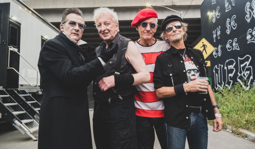 Bandfoto von The Damned aus dem Jahr 2025 von Sacha Lecca (bereitgestellt von EarMusic).