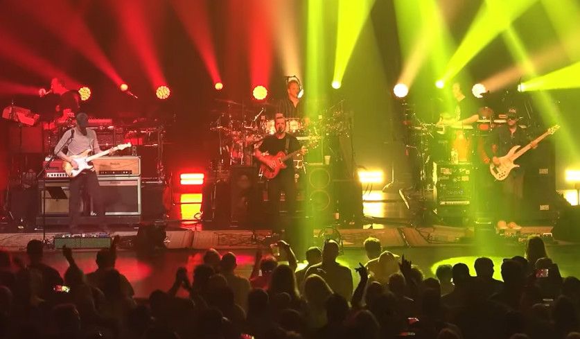Screenshot von Umphrey's McGee aus dem Jahr 2025 aus dem Video "Umphrey’s McGee | Electric Avenue to Hell | 4/29/2025 | Daze Between New Orleans".