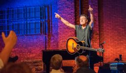Foto von Bruce Springsteen aus dem Jahr 2018 von Rob DeMartin. 