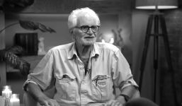 Screenshot von Jack Douglas aus dem Video "Aerosmith: The Moment Jack Douglas Knew They Were Legends".