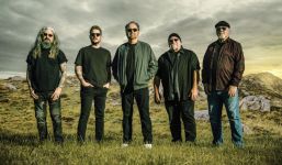 Bandfoto der Neal Morse Band aus dem Jahr 2026 von Nick Magnuson (bereitgestellt von Oktober Promotion).