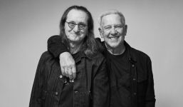 Foto von Geddy Lee und Alex Lifeson von Rush aus dem Jahr 2026 von Richard Sibbald (bereitgestellt von Head Of PR).